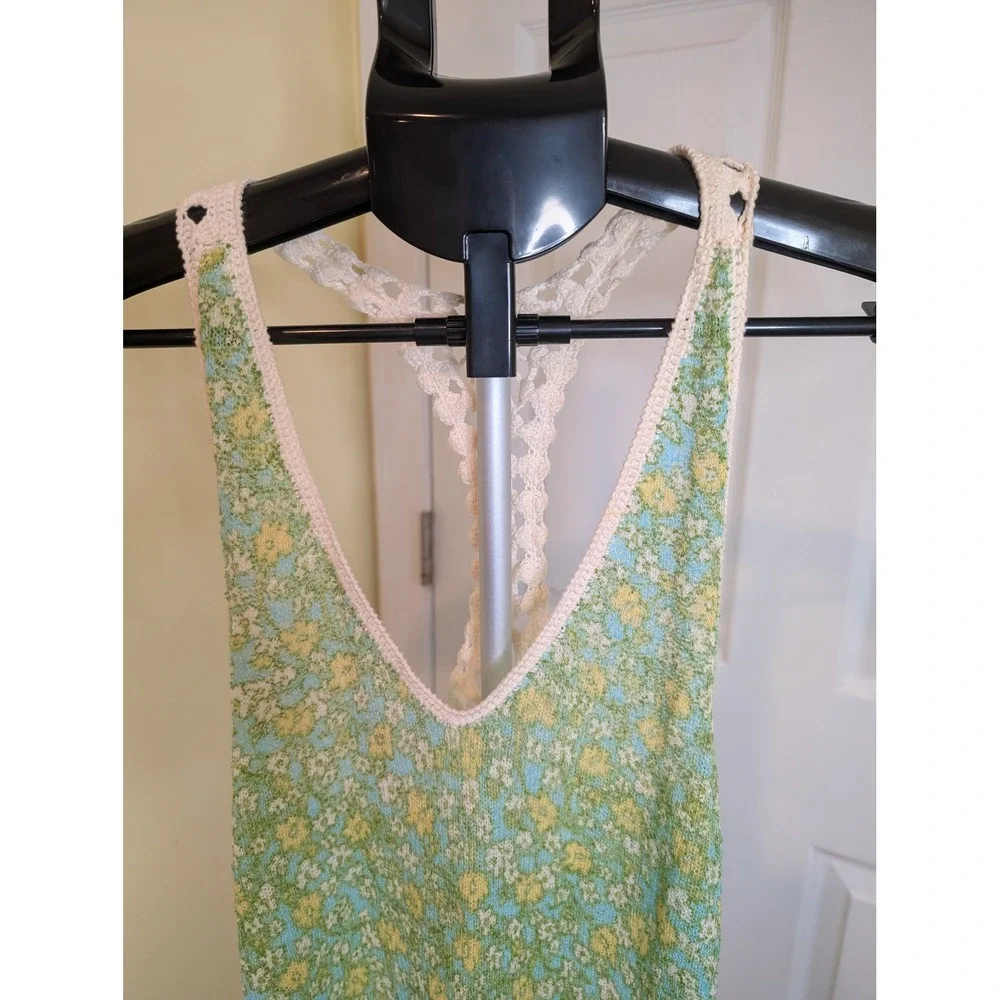 Free‎ People Tank Top Green Floral Crochet Racerback V-Neck - Size XS